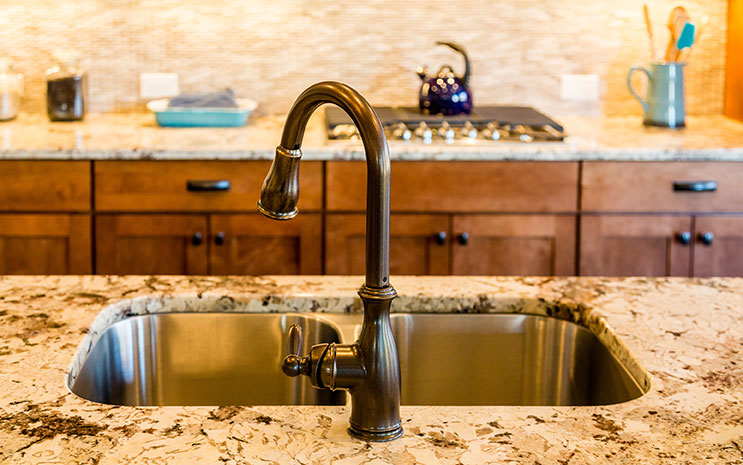 /img/gallery/granite-countertops-undermount-sink.jpg